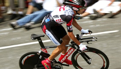 开云体育移动版-城市足球联赛激烈角逐，打造全民健身新生态，城市足球俱乐部集团